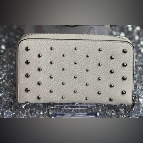 Coach Accordion Zip Wallet with Ombre Rivets EUC - Picture 2 of 4